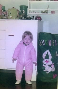 Virna en su habitación